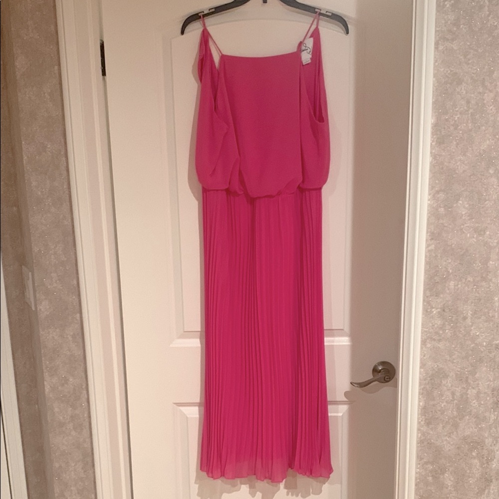 Elegant Pink Pleated Dress